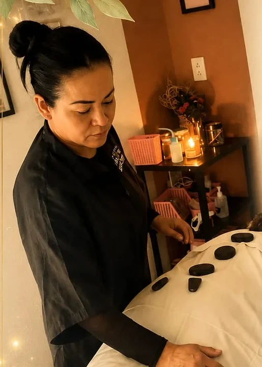 Masaje de Piedras Calientes volcánicas